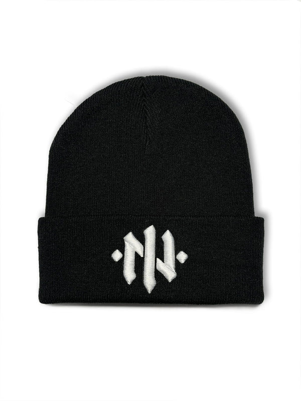 CZARNA CZAPKA WYWIJANA Z BIAŁYM HAFTEM