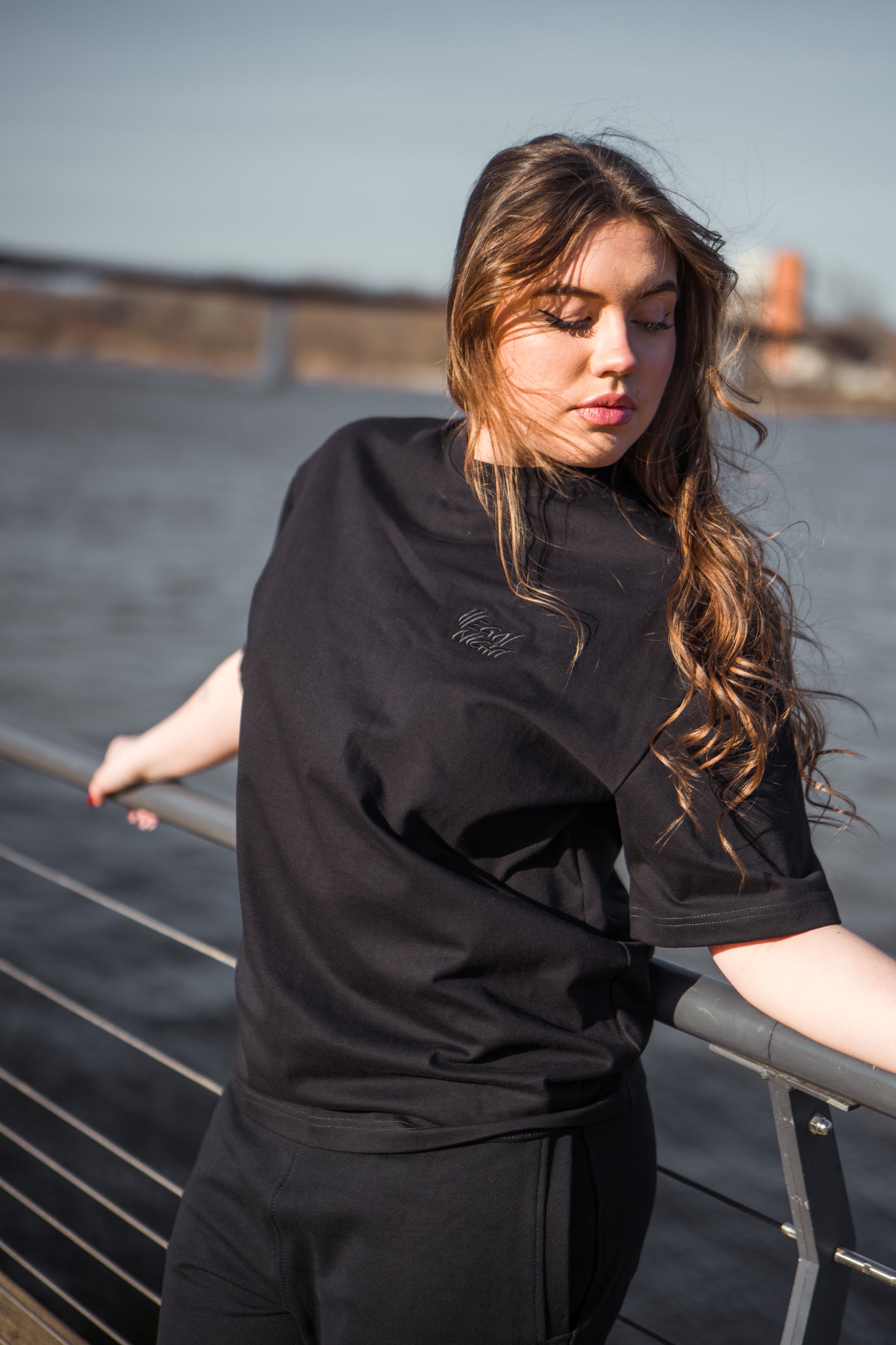 OVERSIZE BLACK T-SHIRT