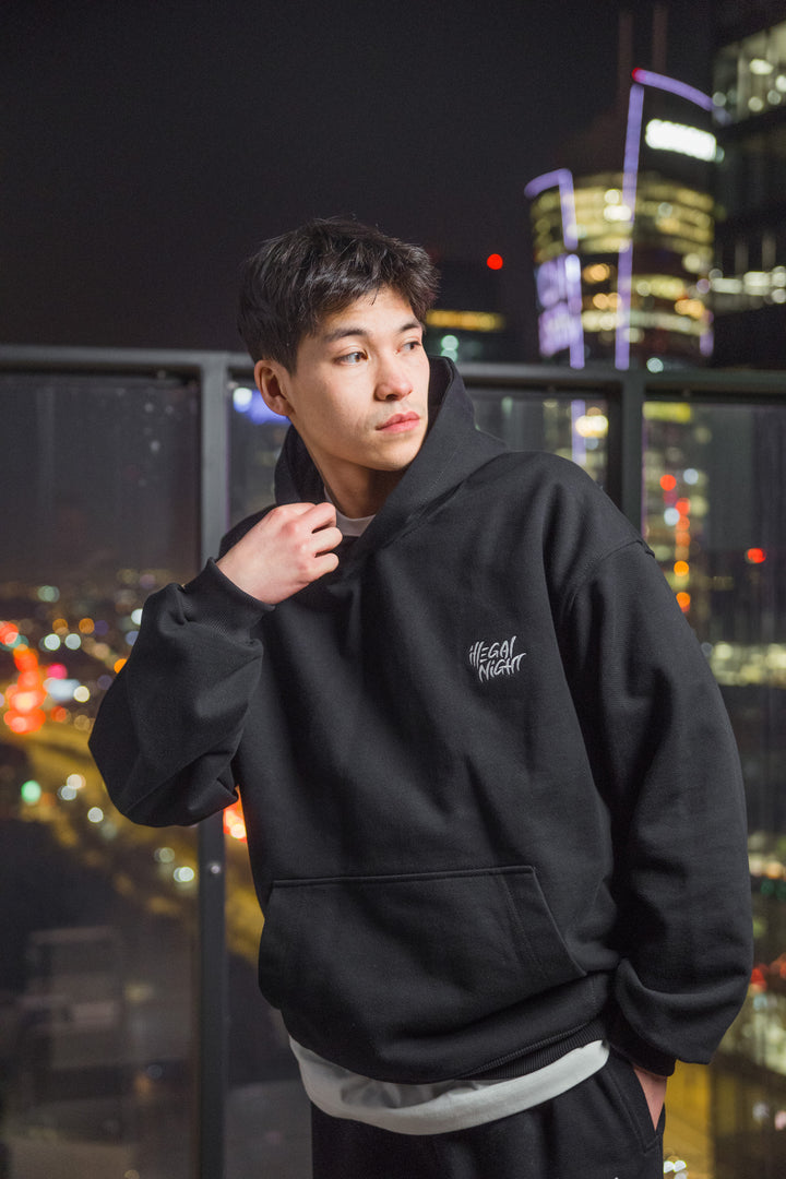 OVERSIZE BLACK HOODIE