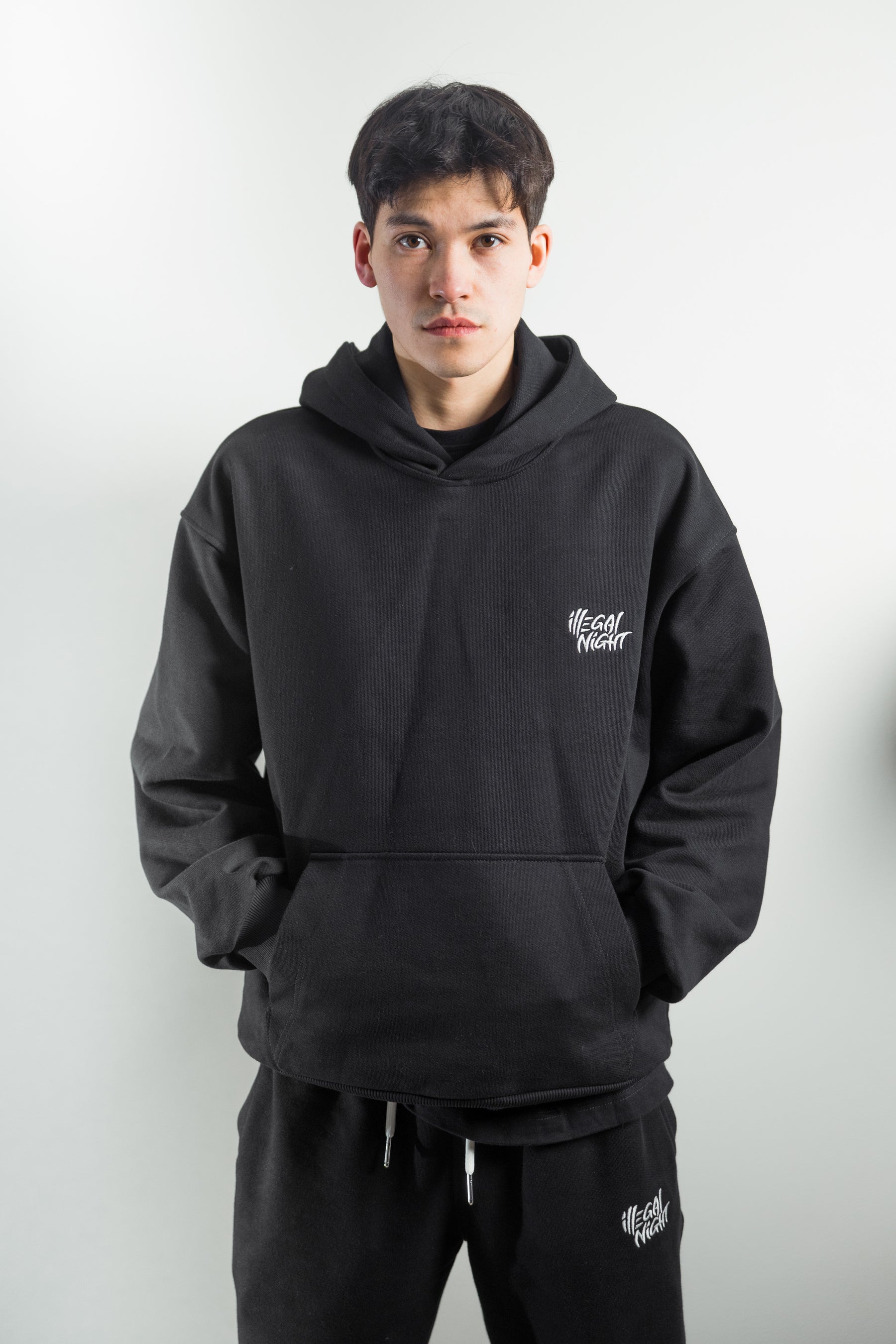 OVERSIZE BLACK HOODIE