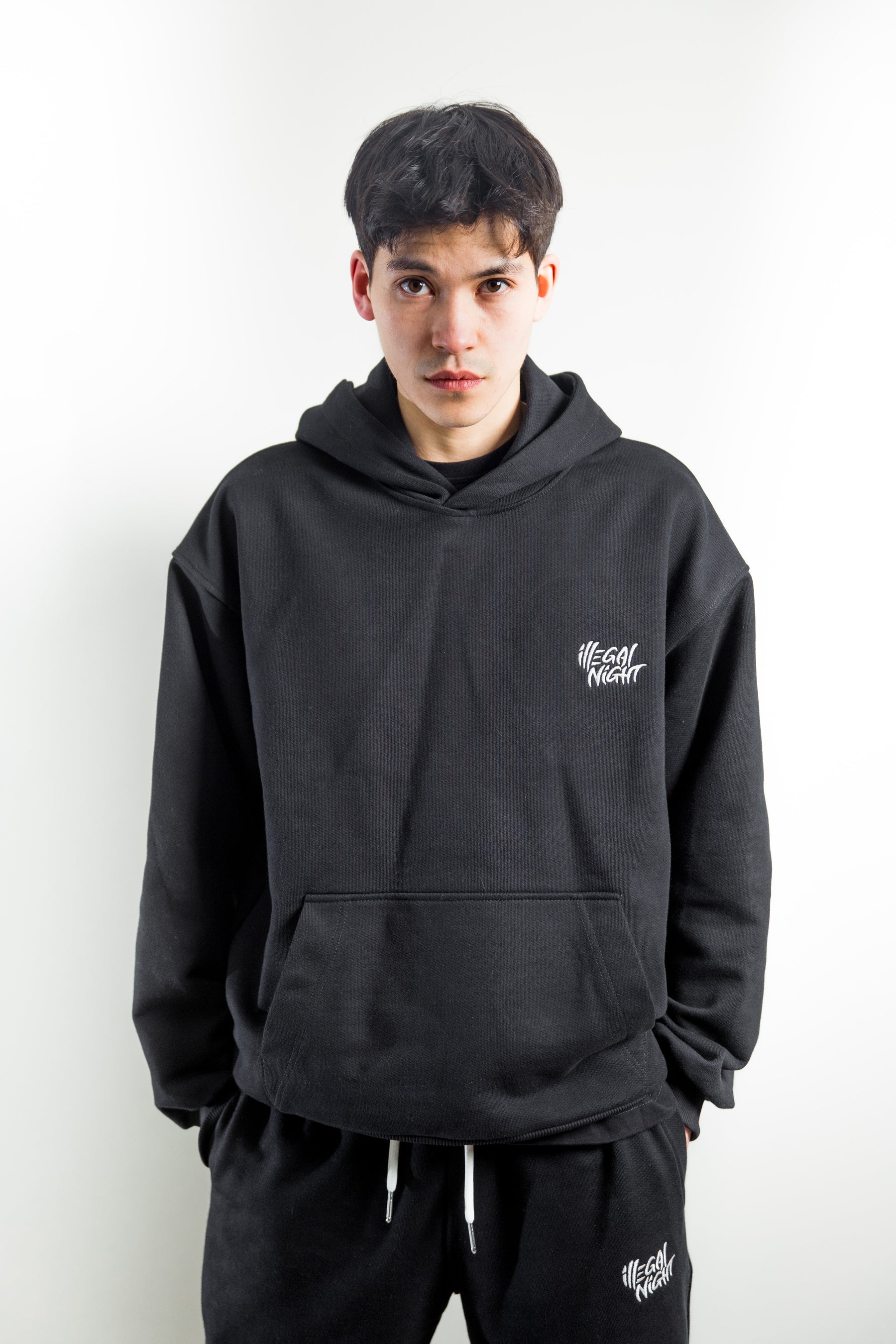 OVERSIZE BLACK HOODIE